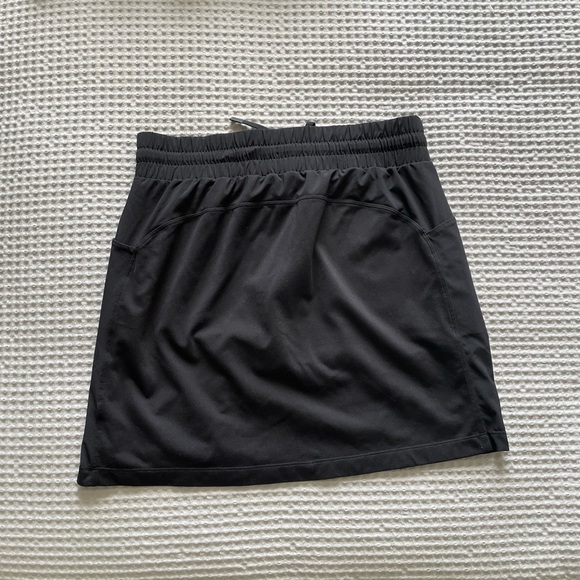 Athleta Excursion Hybrid Exercise Tennis Skort Black Small Tall ST UPF 50 - Picture 6 of 9